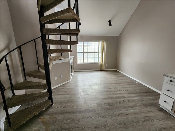3rd image of 306 Settlers Park Dr
