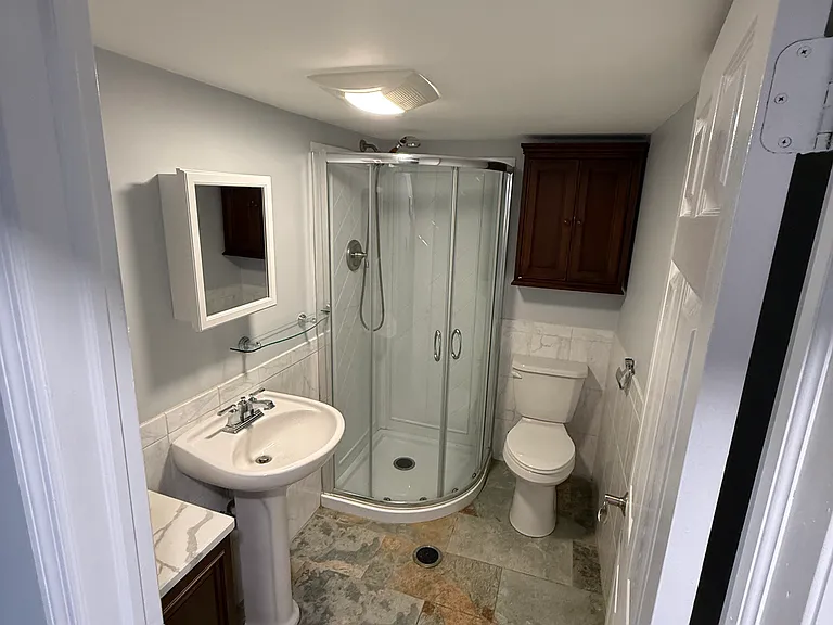 230 N Diamond St — Photo 9