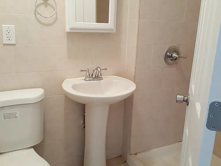 1499 E 15th St #3 — Photo 5