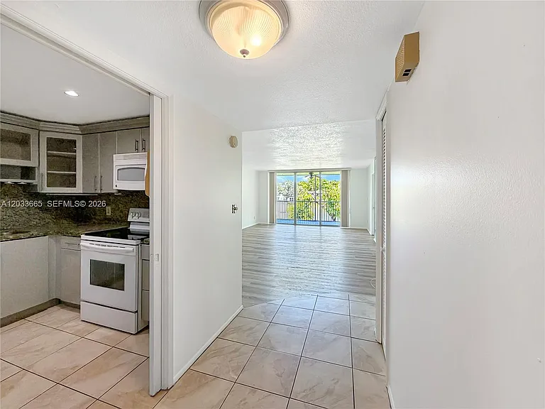 3641 Oaks Clubhouse Dr #201 — Photo 5