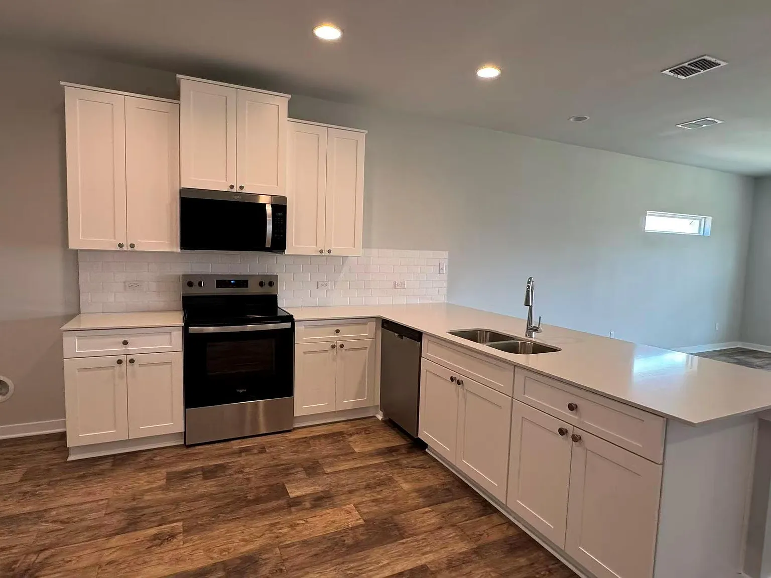 3 bed, 2.5 bath, 1862 sqft, $2,200 — Photo 4
