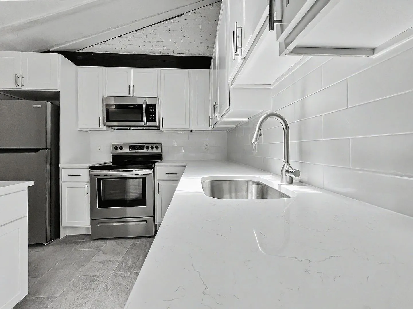 130 E Chestnut Street — Photo 3