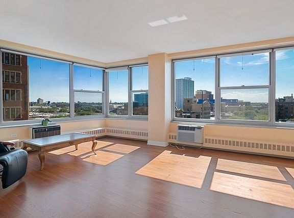 2nd image of 3900 N Lake Shore Dr APT 10E