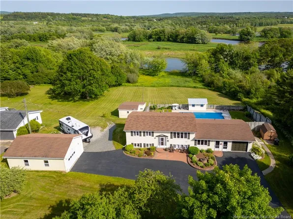 1496 Main St, Hampton, NB E5N 6H1