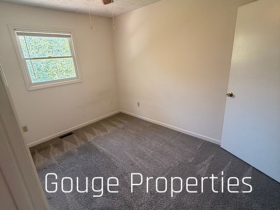 4th image of 100 Hillcrest Dr #3