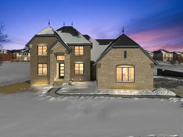 42528 Saddle Ln, Sterling Heights, MI 48314