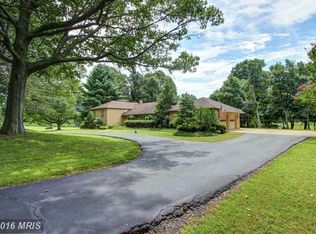 12851 Popes Head Rd, Clifton, VA 20124