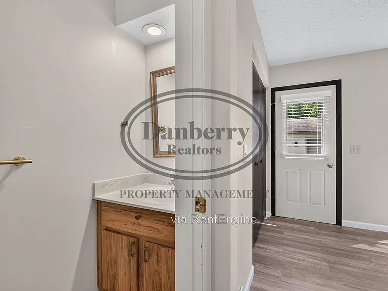 5409 Westcastle Dr #4 — Photo 13
