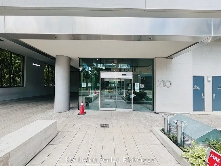210 Simcoe St #912 — Photo 3