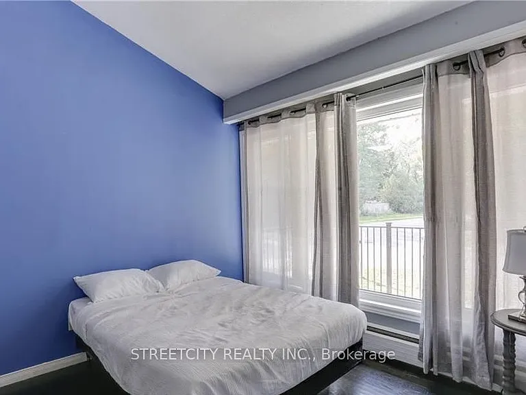 1337 Victoria Dr #UPPER — Photo 7