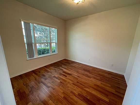 5th image of 629 American Holly Pl