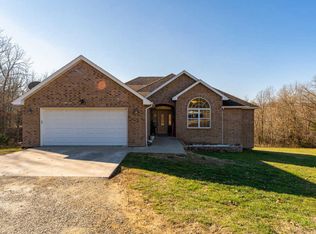 302 Crown Dr, Marshfield, MO 65706