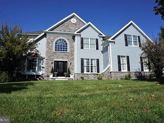 2nd image of 37 Waterton Dr