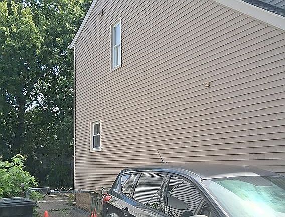 3rd image of 1537 Larchmont Rd
