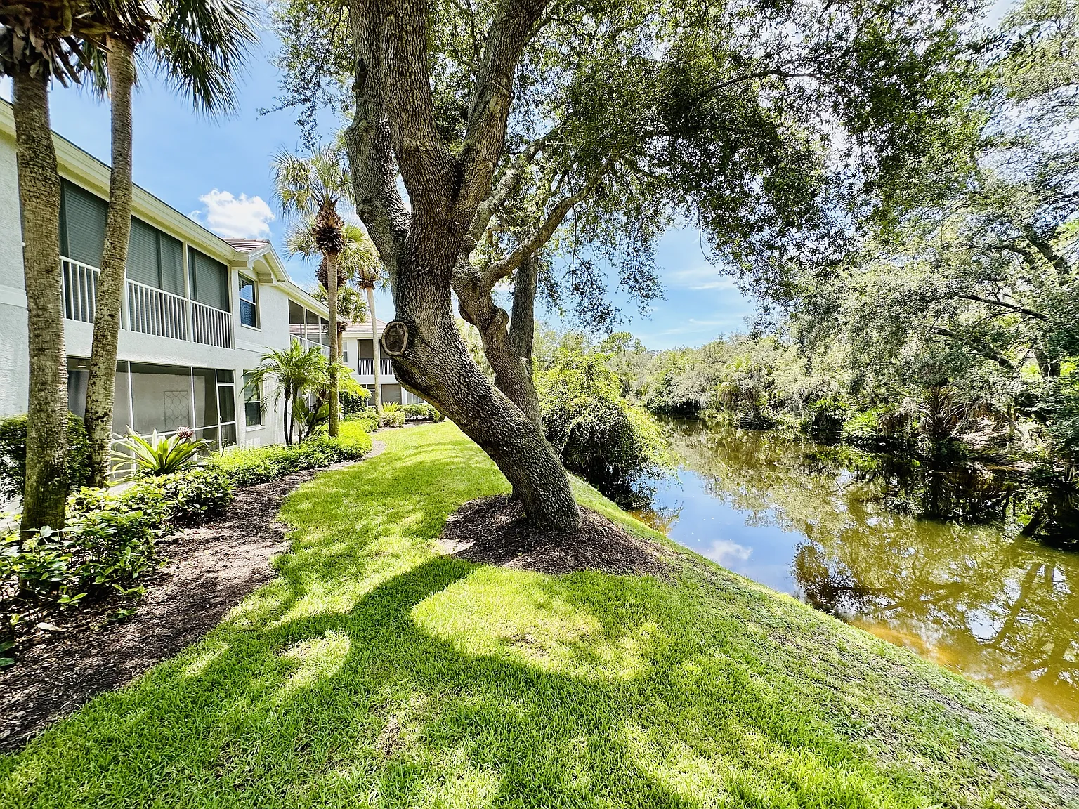25216 Pelican Creek Cir — Photo 2
