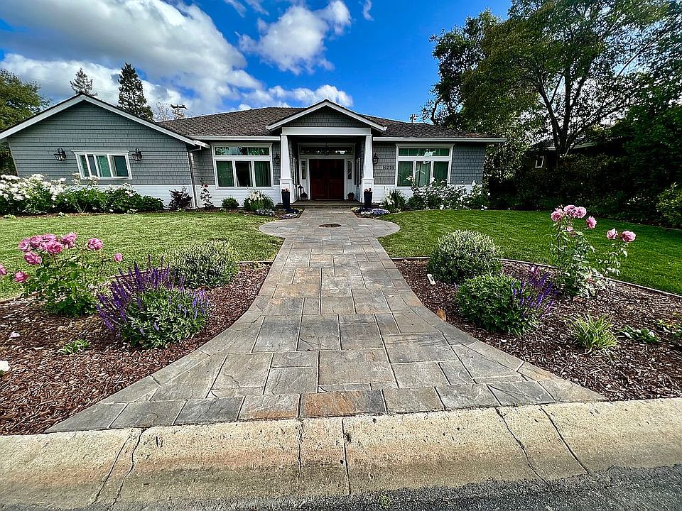 2nd image of 16258 Lilac Ln