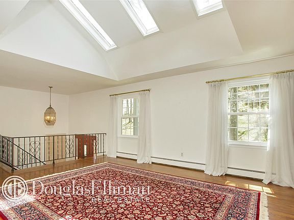 4th image of 7 Briarwood Ln