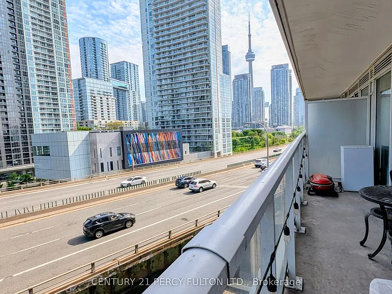 17 Bathurst St #808 — Photo 9