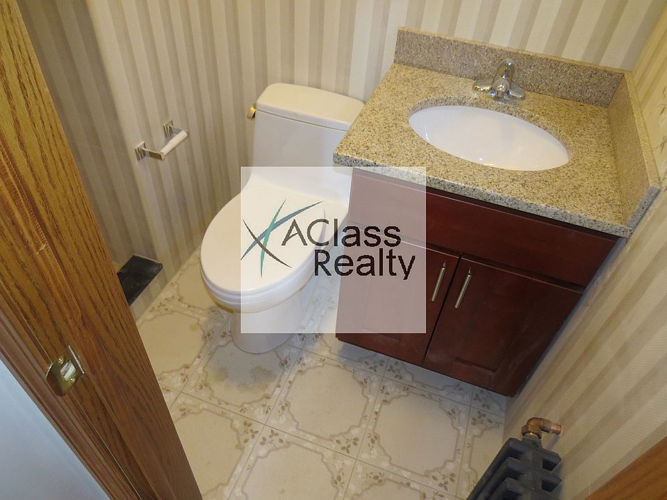 1st image of 3176 45th St APT 3F