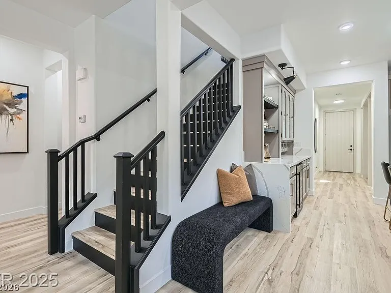 5873 Skyfall Ct — Photo 32