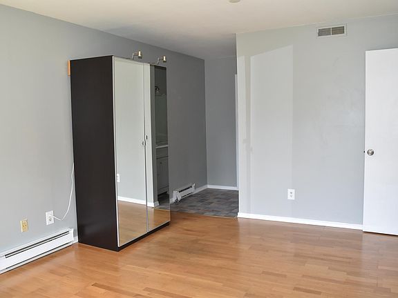 3rd image of 38 Candlewood Dr