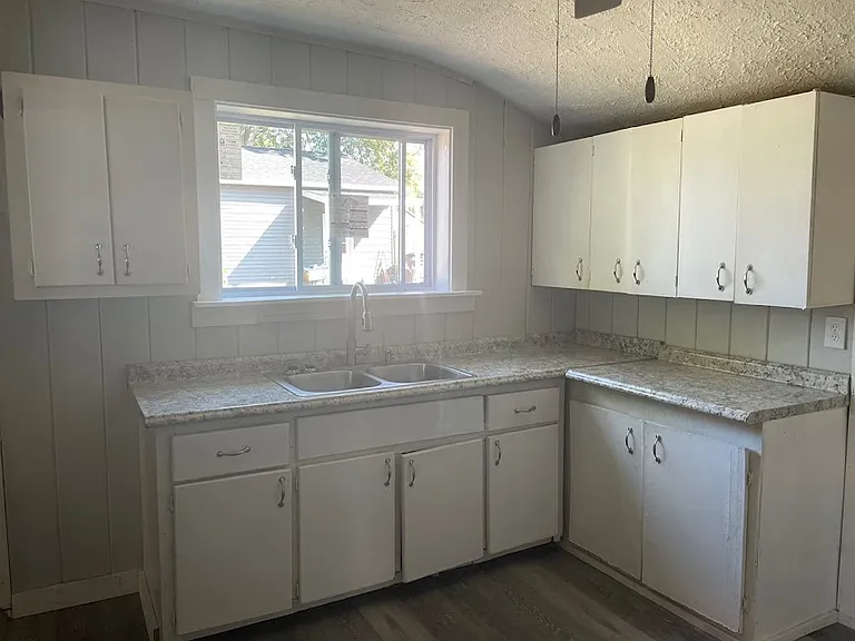 441 Freeman St — Photo 3