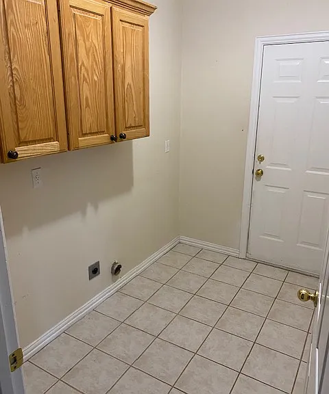 Utility Room - Oversized with WD hookups and space for additional refrigerator