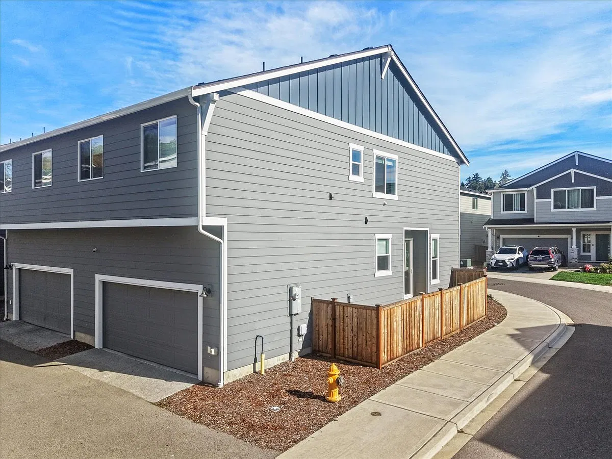 3 bed, 1732 sqft, $3,400 — Photo 2