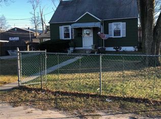 9 McGrath St, Central Islip, NY 11722