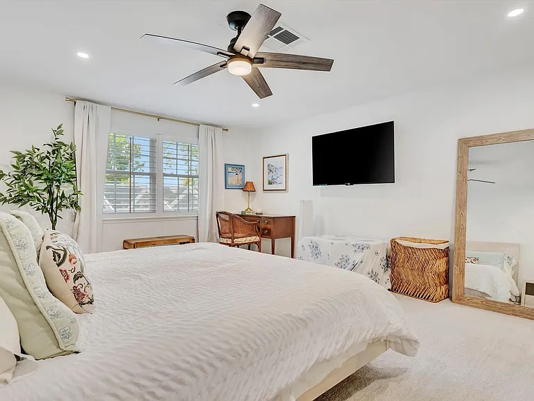 3173 Espanola Dr — Photo 36