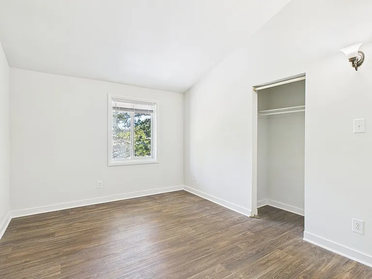Forest Square Apartments — Photo 10