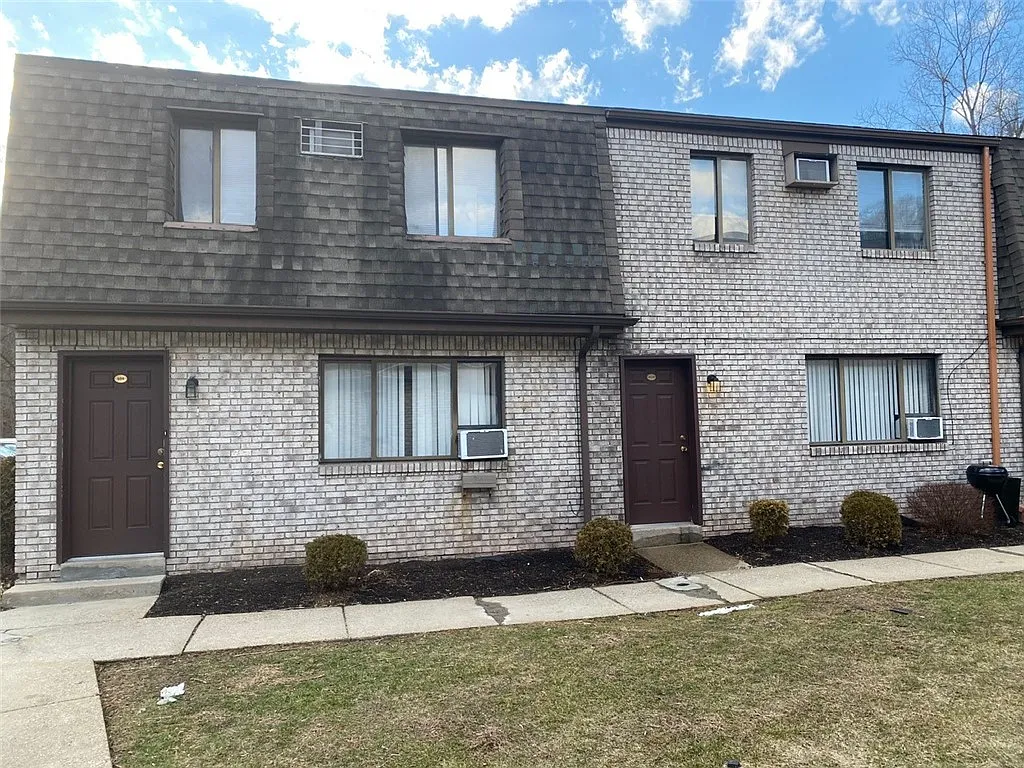 2 bed, 800 sqft, $1,050 — Photo 1
