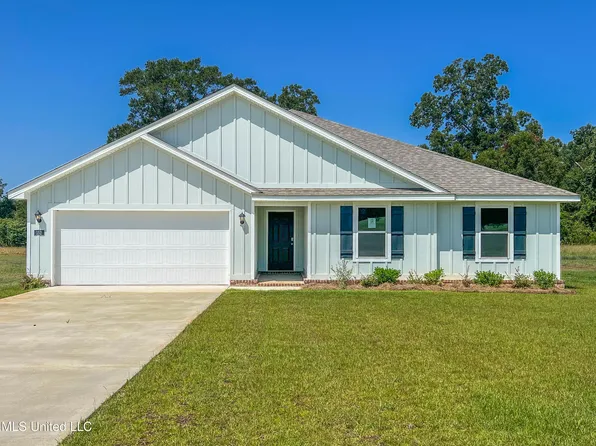125 Mulberry Dr, Lucedale, MS 39452