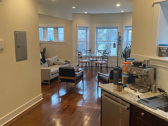 4th image of 3704 N Janssen Ave APT 3