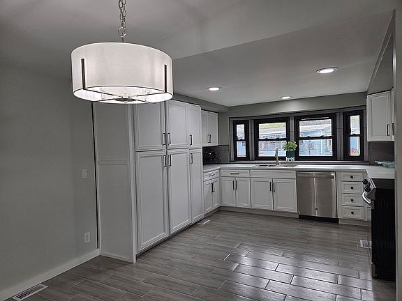 4th image of 213 Northshore Rd