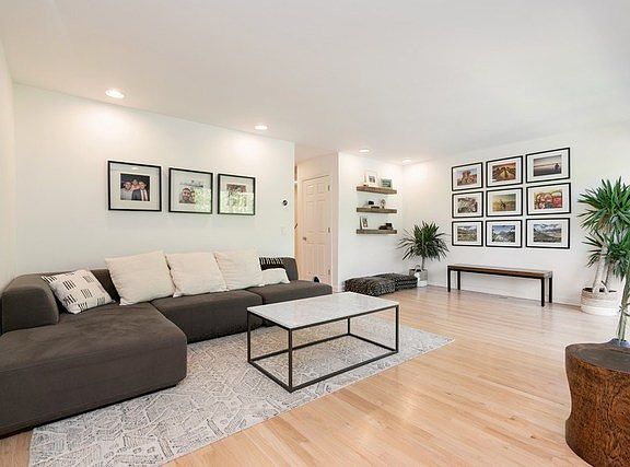 3rd image of 1330 N La Salle St #305