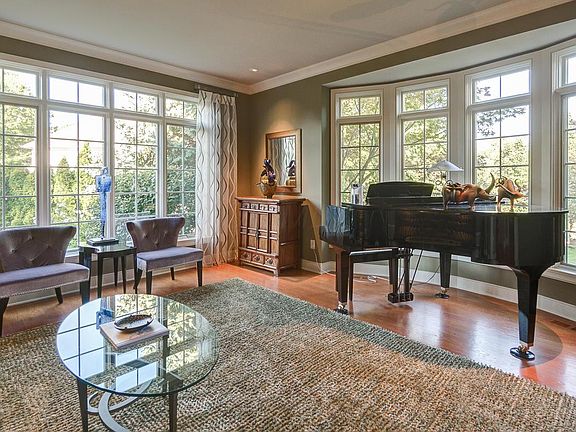 5th image of 3913 Tarrington Ln