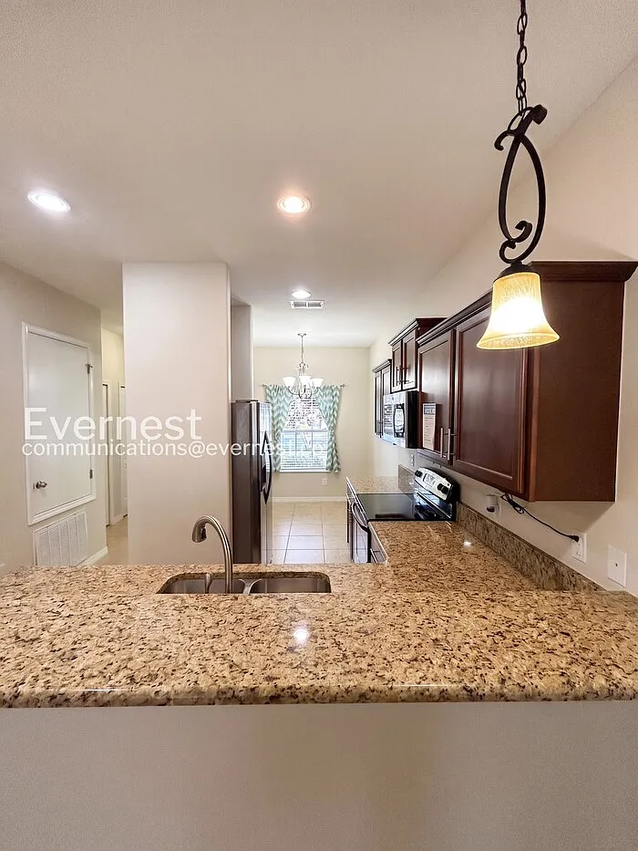 2 bed, 2.5 bath, 1088 sqft, $1,695 — Photo 4