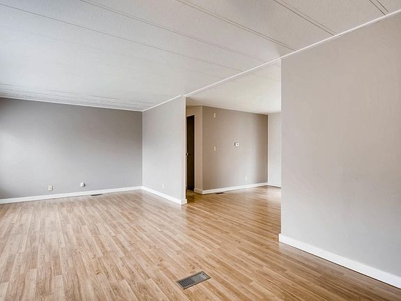 5th image of 13514 215th Ave E