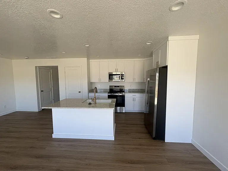 1220 N 275 W — Photo 5