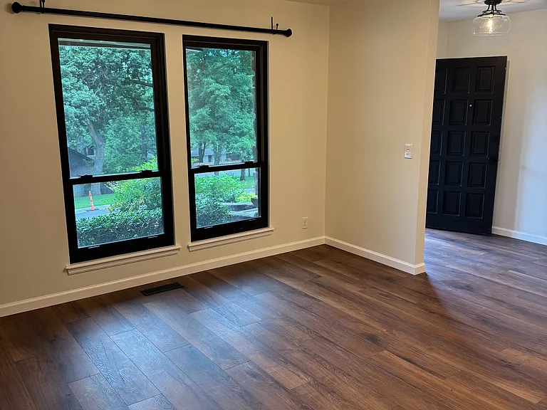 Front sitting area