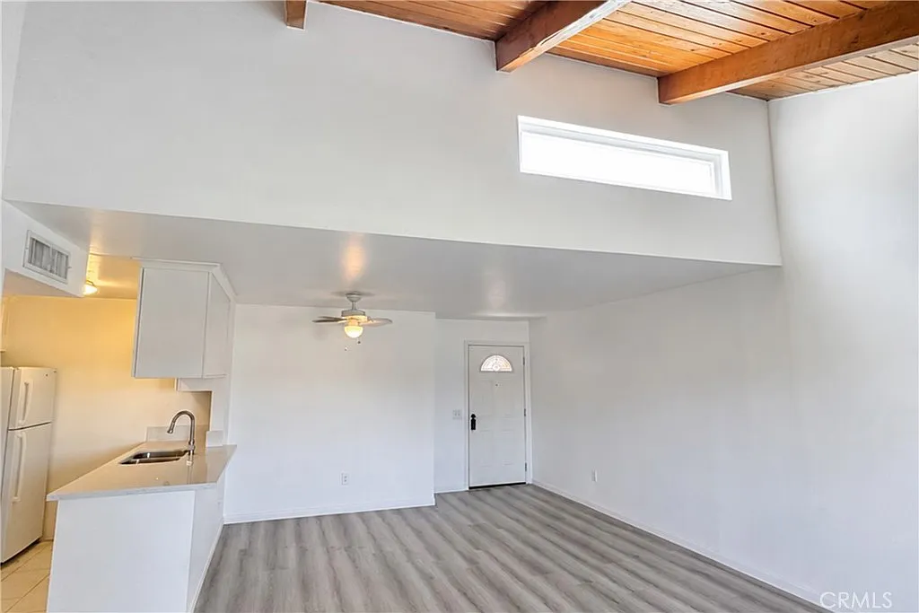 2 bed, 915 sqft, $2,695 — Photo 2