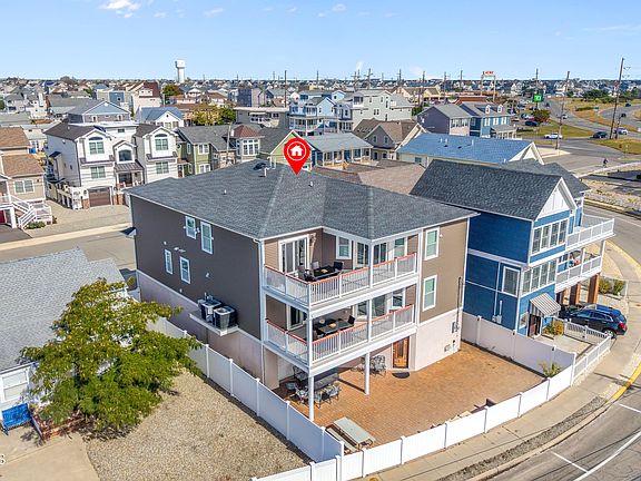3rd image of 431 Hiering Avenue