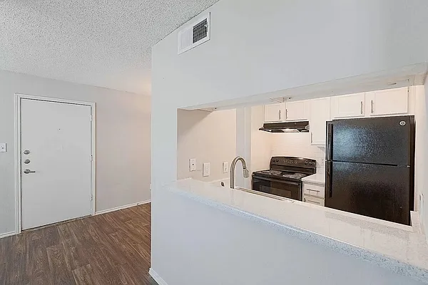 City Crest Apartments — Photo 12