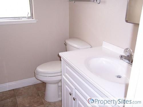 3rd image of 5021 N Lyman Ave
