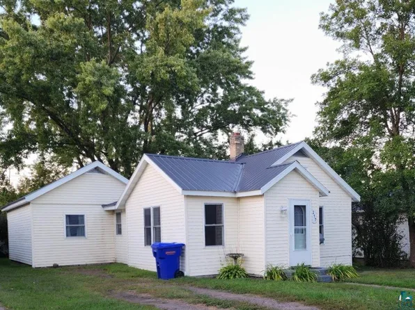 217 6th St, Moose Lake, MN 55767
