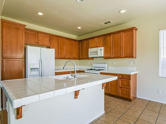 5th image of 45306 Corkwood Ave