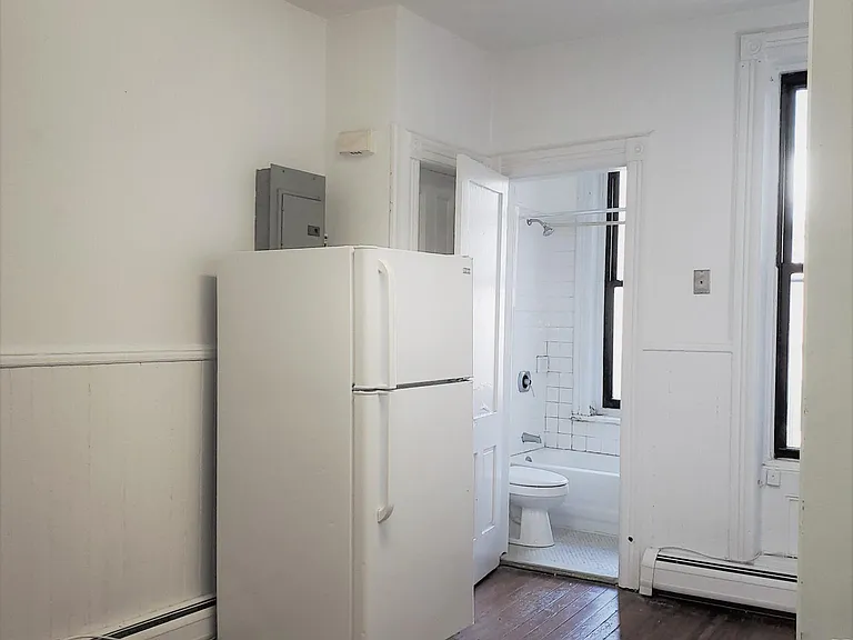 110 Sussex St #2R — Photo 12