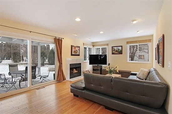 4th image of 2813 Sandalwood Ct