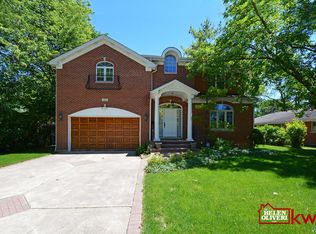 1105 Heatherfield Ln, Glenview, IL 60025